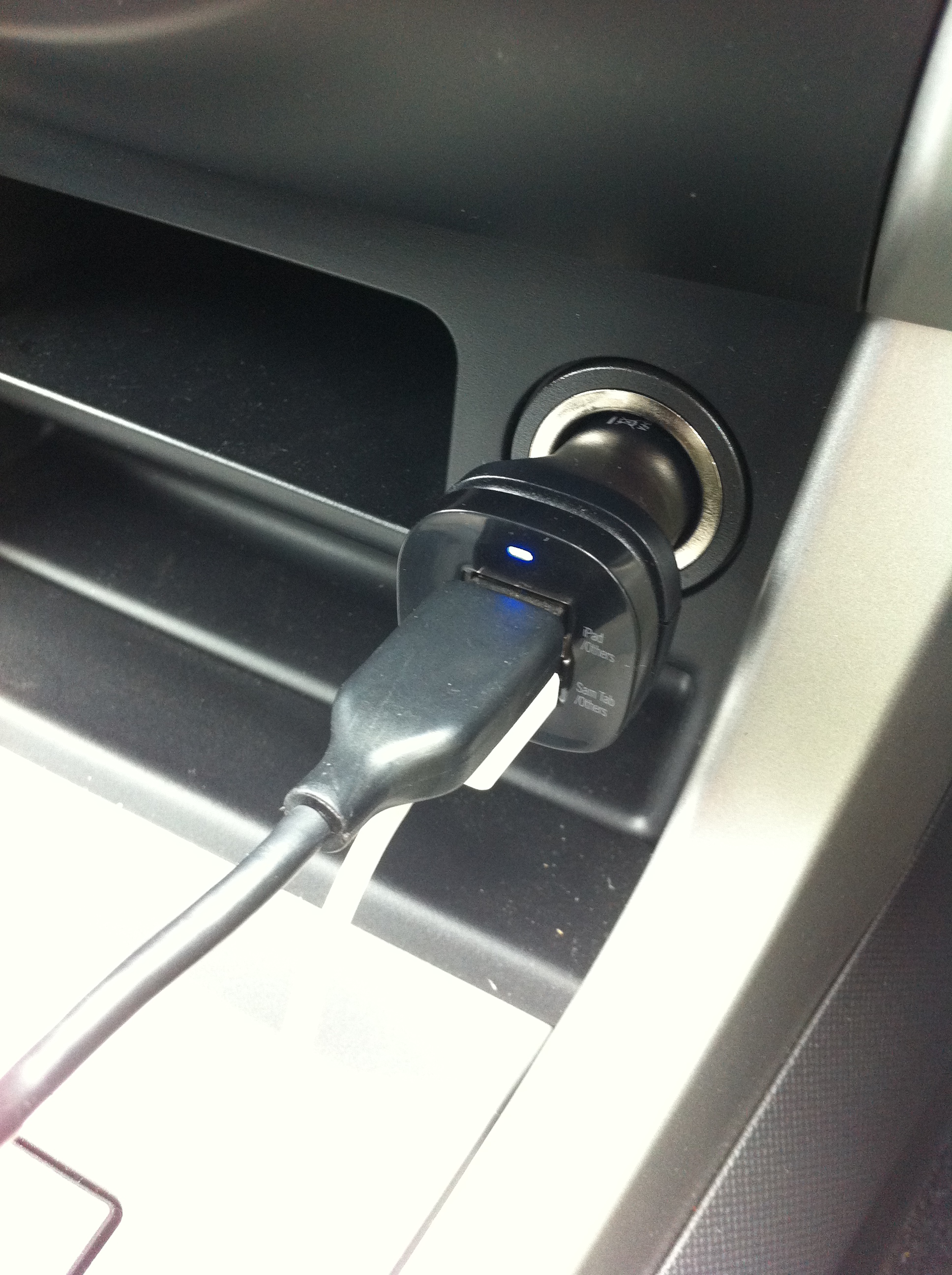 Avantree High Power 3.1A Dual USB Universal Car Charger